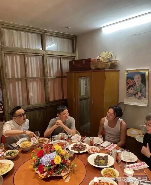 这是为什么呢?原来是马云去吃饭了,而且是和汪涵一起去的.