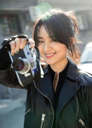 15年后"超女"李宇春和周笔畅晒合照,旧照对比,整没整容一目了然