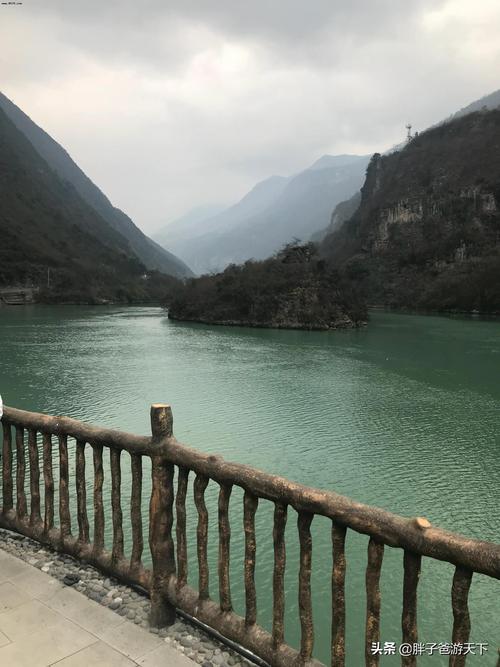 四川大渡河峡谷,景色迷人,网红桥,悬崖村,外国人禁入!