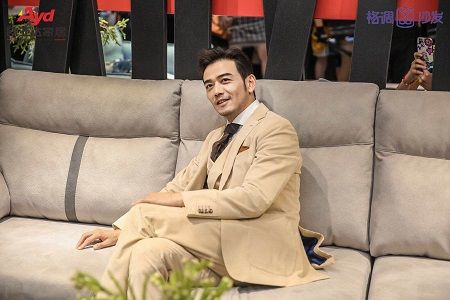 格调家私闪耀江城,代言人杨烁亲临与粉丝亲密互动
