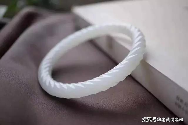 涨知识了~有了这6款玉手镯的寓意,轻松选购一只适合自己的玉镯