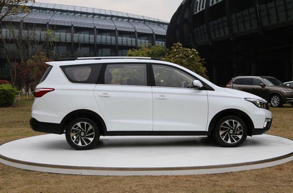 时尚大七座mpv 长安欧尚a800正式亮相