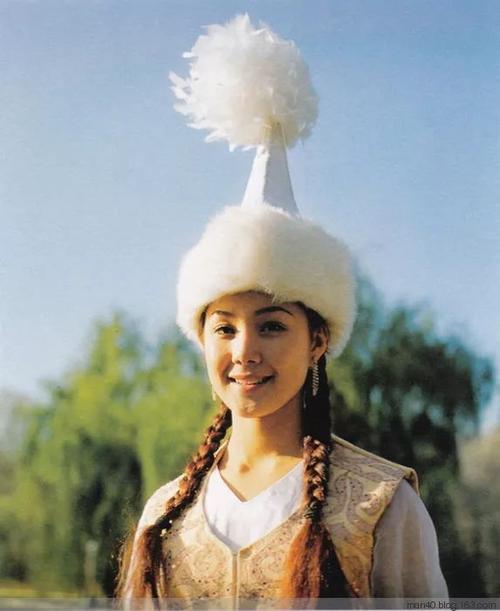 大美女佟丽娅就是锡伯族   (再来个动图感受下丫丫的美颜)   哈萨克族