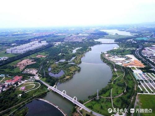 航拍济南东部绣源河美姿,河水清澈迷人,快来瞧瞧!