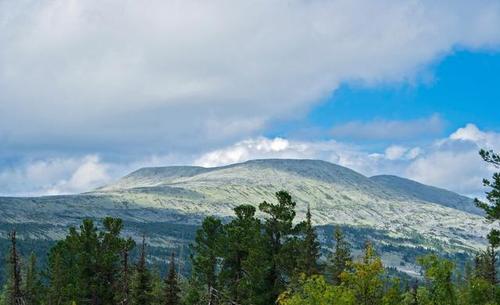 乌拉尔山脉存在显著的大气环流东亚地区容易形成大范围冷冬气候