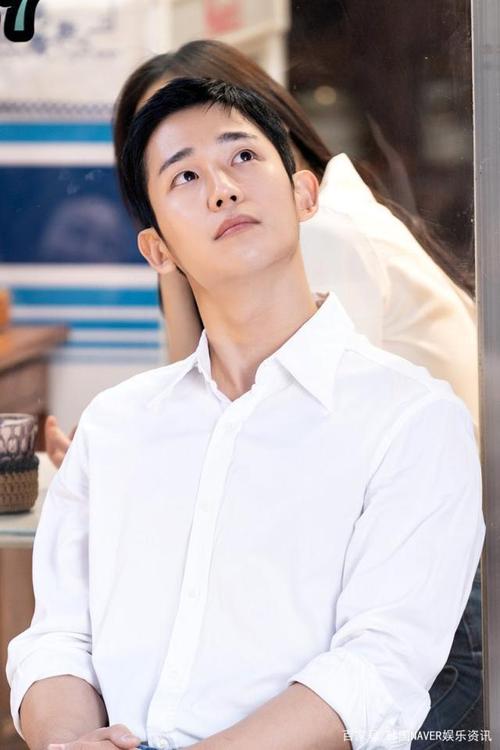 丁海寅&金高银:电影《柳烈的音乐专辑》剧照公开,复古小清新cp