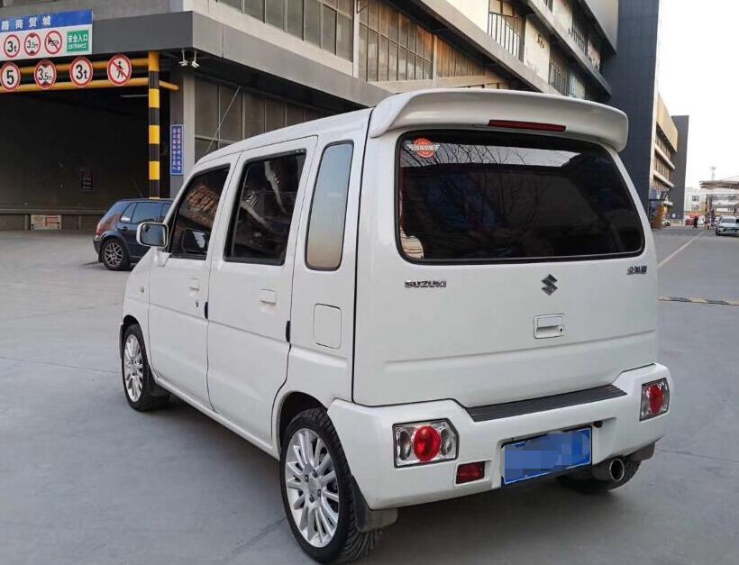 最帅气的铃木北斗星来了!15寸轮毂 1.4t动力,比吉姆尼