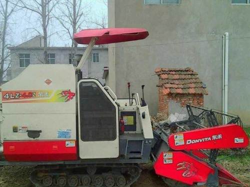 出售东禾收割机,农用收割机