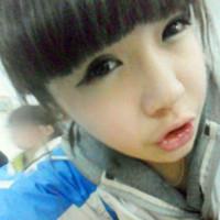 张依依穿校服头像图片,简单快乐可爱卖萌张依依穿校服女生头像图片