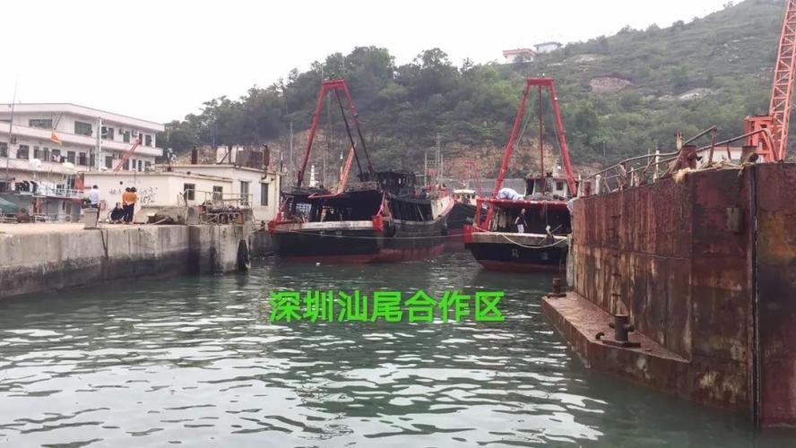 汕尾马宫船坞渔船着火火势很大