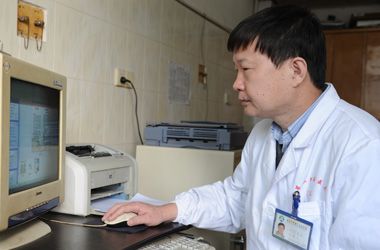 出生 职称:主任医师,教授 专业:普通外科 单位:南昌大学第二附属医院