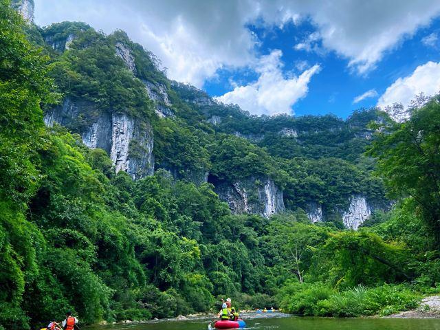 黔东南苗族侗族自治州景点大全 施秉县景点大全 >杉木河漂流景区旅游
