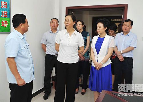 李佳邓全忠陪同