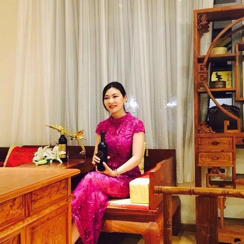 著名多栖艺人王潇潇为回馈乐迷开展送大礼活动