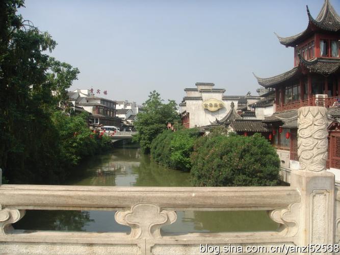 素装淡抹秦淮河