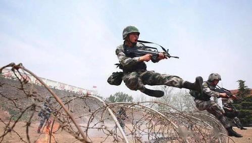 "宁跑五公里,不跑400米"-文附部队400米障碍赛精彩图文_训练