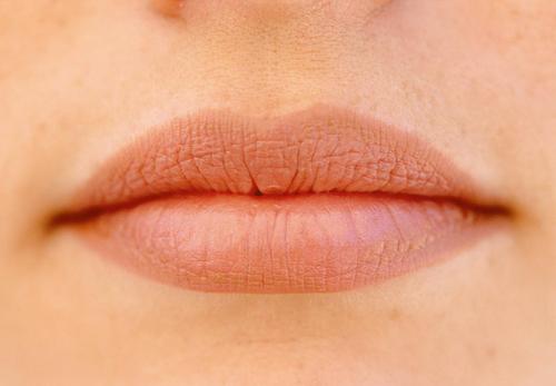 从嘴巴透露的微表情