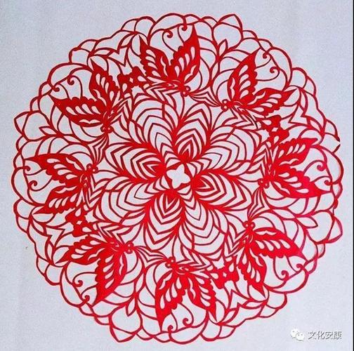 《蝴蝶团花》 罗崇珍 作