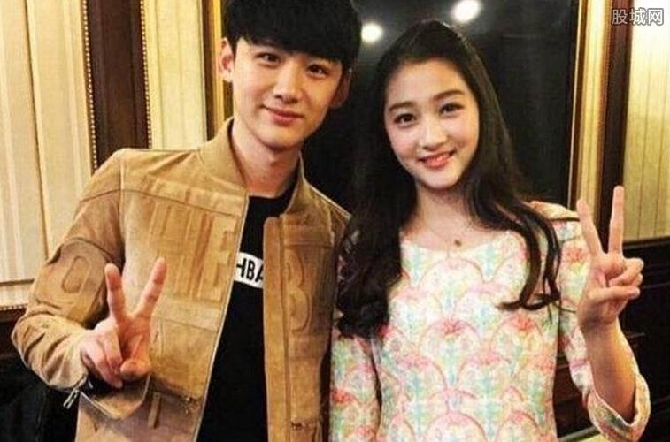 白敬亭女友是谁白敬亭关晓彤恋爱了吗