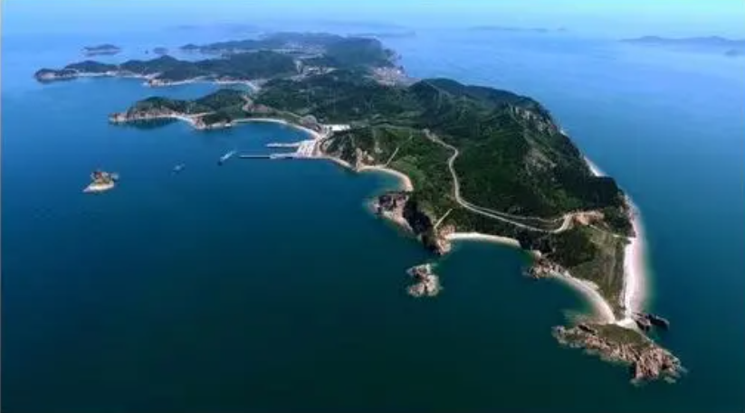 那就是长海县,长海县辖5个镇:大长山岛镇,獐子岛镇,广鹿岛镇,小长山岛