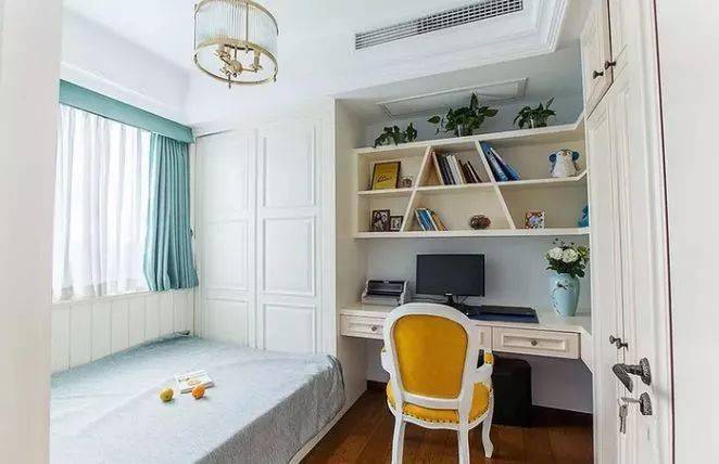 想在卧室融合书房吗?看看这些设计方案!