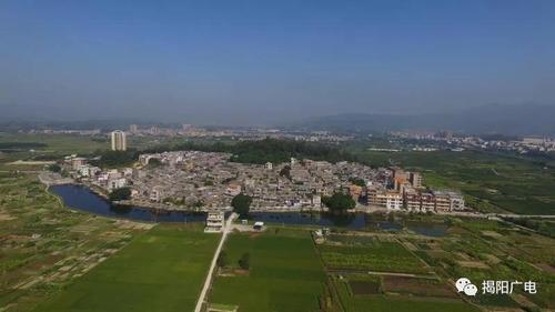 玉湖镇湖岗(山湖岗)村位于揭东县西北部,与梅州市丰顺县汤南镇接壤