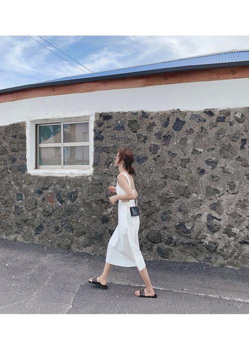 海南三亚旅游衣服女超仙女装小心机露腰显瘦海边拍照度假沙滩裙夏