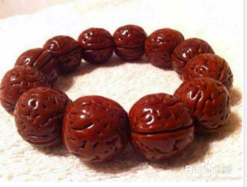 山桃核手串怎么养红