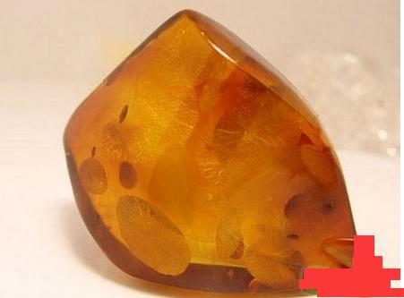 中国古代认为琥珀为"虎魄"意思是虎之魂.