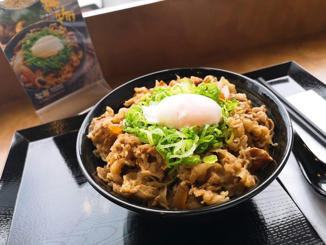 这家新开的正宗日式牛肉饭!免费升级成大碗!