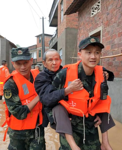 灾情通报丨暴雨致江西多地农田及道路被淹 吉安27.