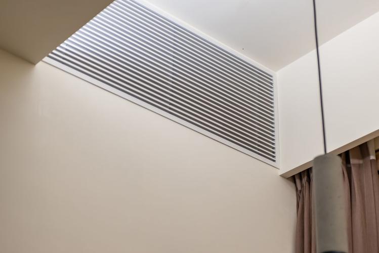 用百叶将空调隐藏