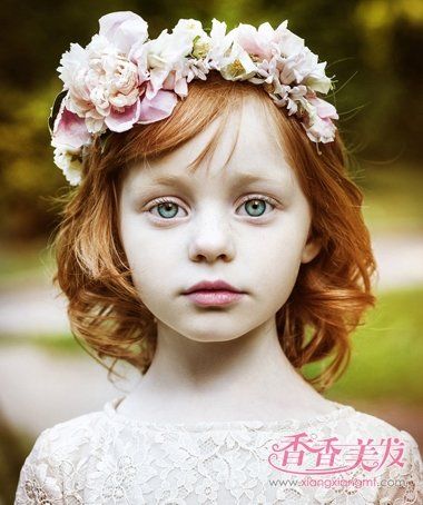 女孩斜刘海短 烫发发型