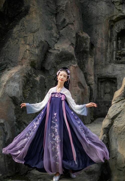 细数那些红极一时,形制却不正确的"伪汉服",你踩雷了吗