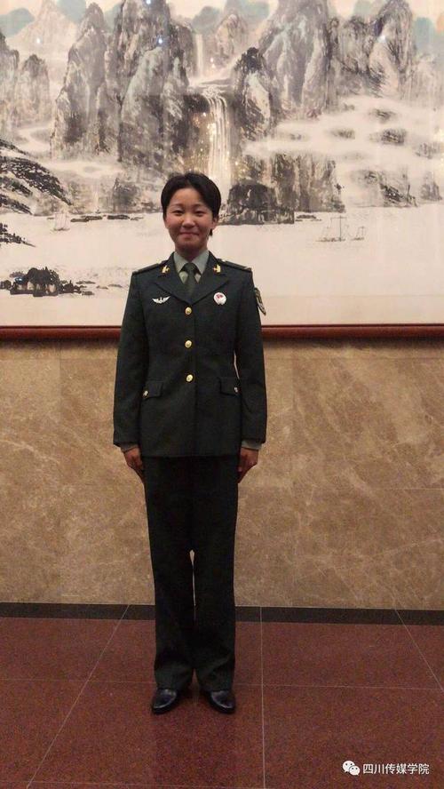 经过三个月的拼搏和努力之后,张茹拿到了女兵综合成绩第一的成绩,两次