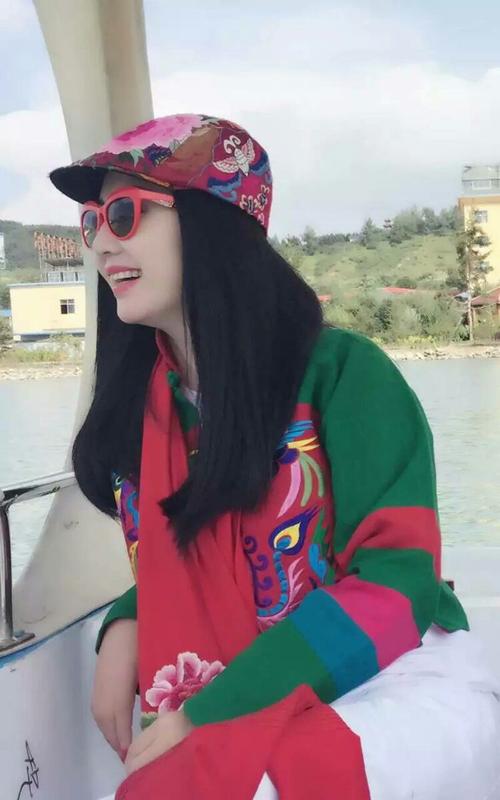 欣赏"花儿公主"马红莲最新音乐相册!