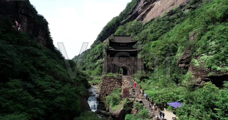 4k剑门关天下雄关关楼航拍_4096x2160_高清视频素材