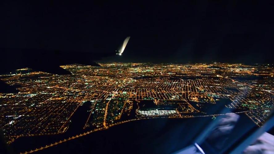 飞机夜晚风景