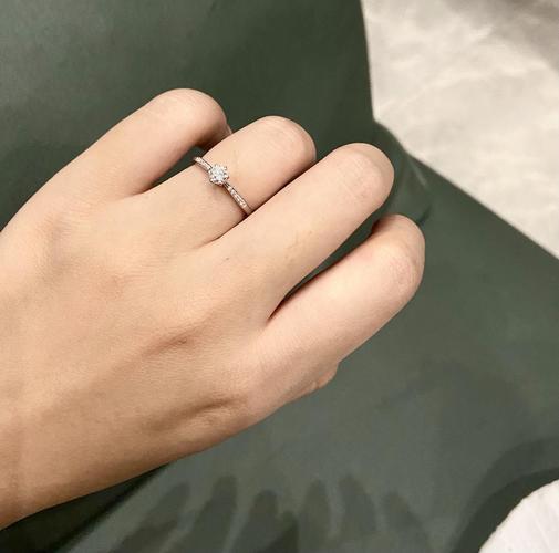 未婚女性可以在无名指戴戒指吗