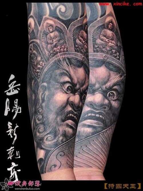 手臂一幅持国天王纹身