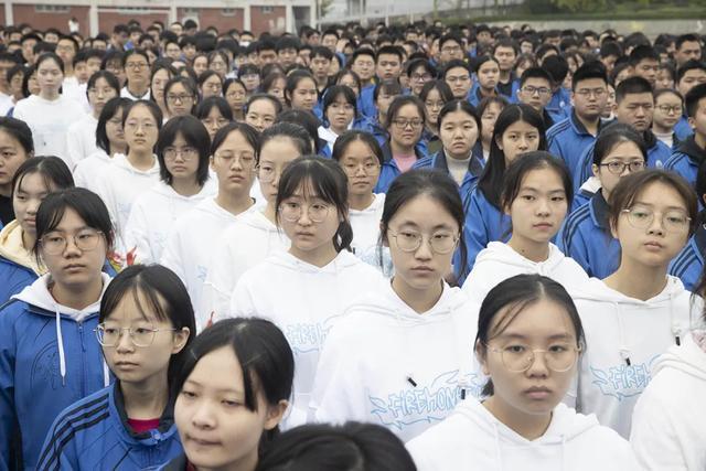 全力以赴 超越梦想——南充市白塔中学高2019级举行高考誓师大会