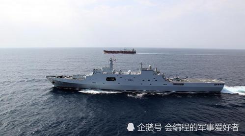 该舰运载能力出色,可以搭载4艘726型气垫登陆艇,50辆各类装甲作战车辆