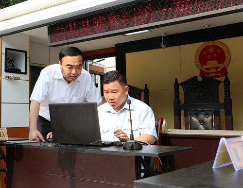 郑州中院党组书记,院长于东辉莅临巩义法院竹林法庭视察工作
