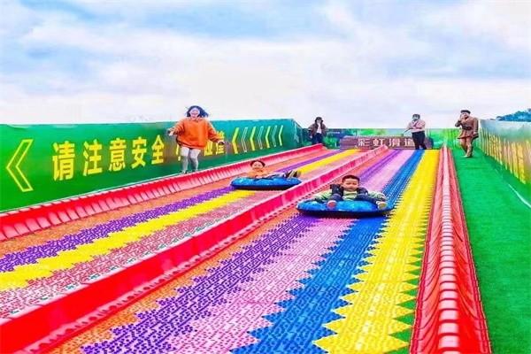 山东彩虹滑梯多少钱欢迎咨询