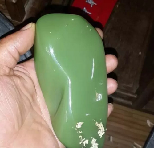 质地细腻油润的河磨玉籽料