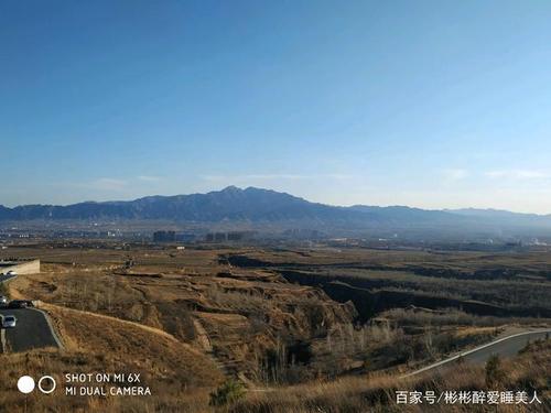 猫山位于山西灵丘县城北,驱车大概十几分钟的路程.