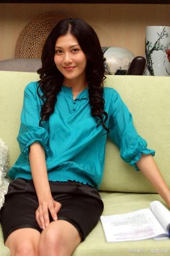 有种"毁容"叫李彩桦整容,近照曝光,粉丝吓坏:你才35岁啊!