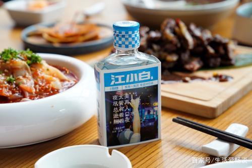 饮一杯好喝的江小白 诗意的生活 在酒里徜徉