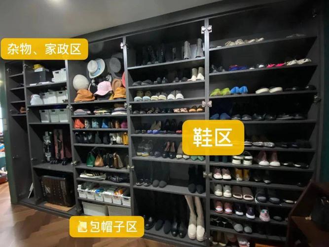 4米长的鞋柜,收纳100双鞋子, 80余顶帽子, 20余个包包,4个行李箱,以及