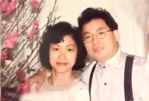 著名歌手张明敏,央视邀请的第一位香港歌手,妻子卖车